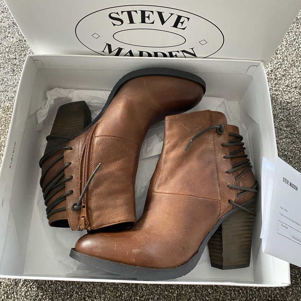 New in box Steve Madden Leather booties Size 7
